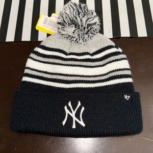 NWT Youth but stretchy winter NY Yankees hat, with pompom.